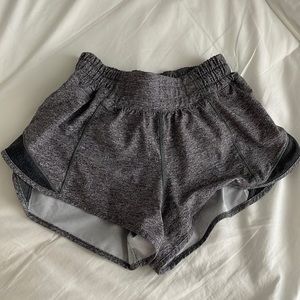 Lululemon 2.5in low rise hotty hot shorts